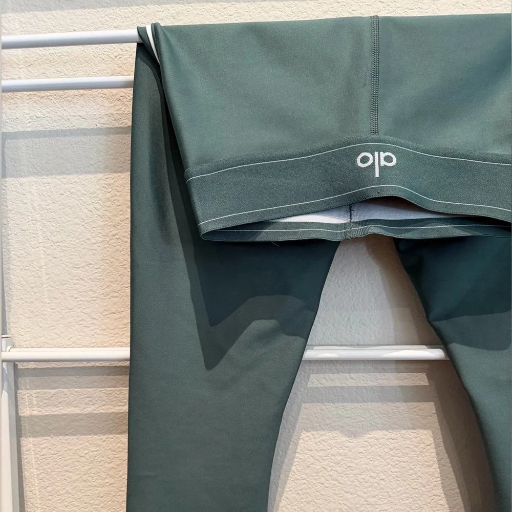 ALO Yoga Clover Green/White Leggings - Picture 2 of 6